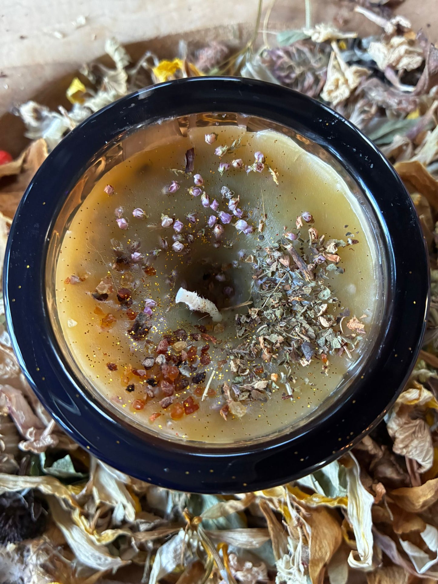 🕯️ Sacred Ember: De Kaars van Levenskracht, Vrouwelijke Wijsheid & Spirituele Verbinding