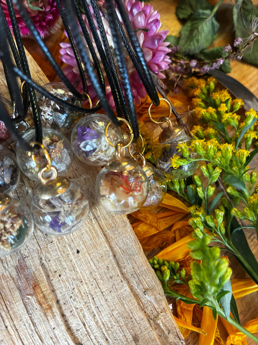 🔮 Handgemaakte Amuletten – Magie in een Hanger 🔮