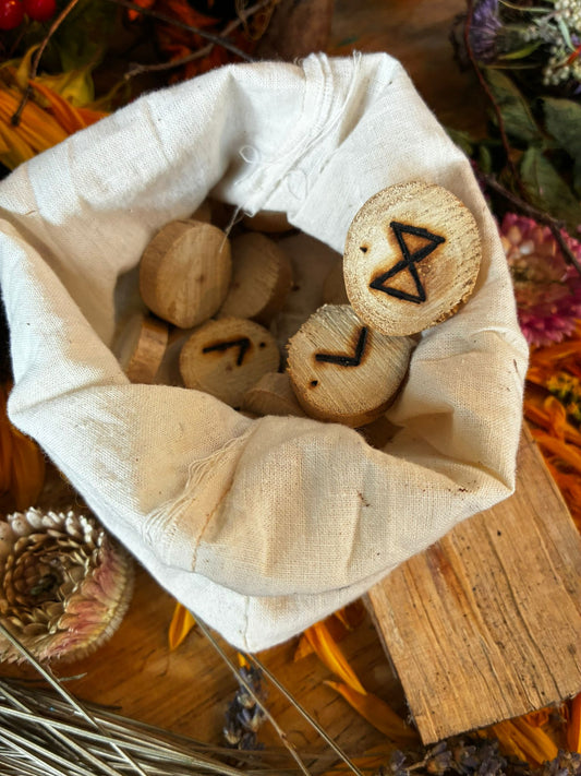 🔮 Runen van het Woud – Handgemaakt uit Takkenhout 🌿